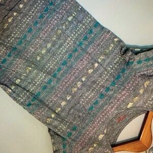 Printed pockets and stylish blouse